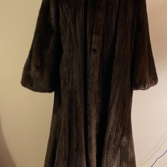 Luxurious Custom Canadian female full pelt Full length swing coat see sizing - Picture 2 of 9